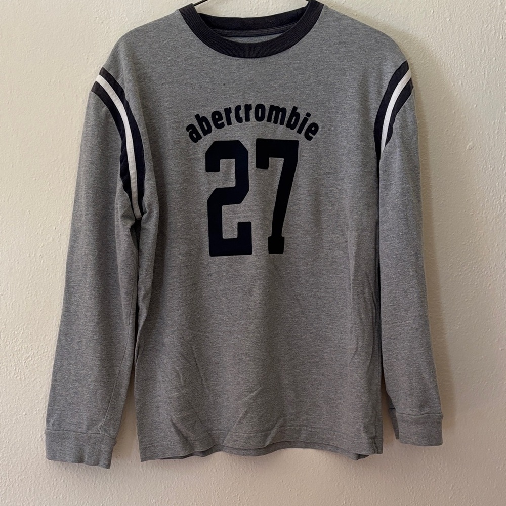 Abercrombie & Fitch Gray Long Sleeve Tee